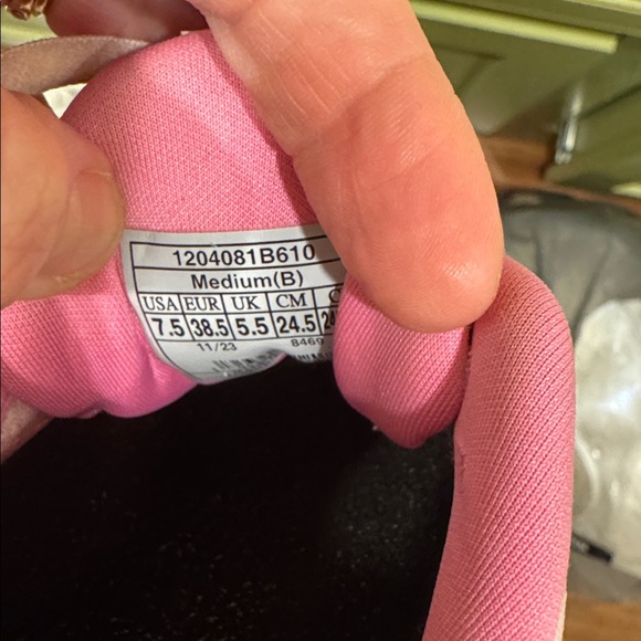 Brooks Women's Brooks Glycerin 21 'Pink Lady' only worn a few times! - Picture 3 of 3